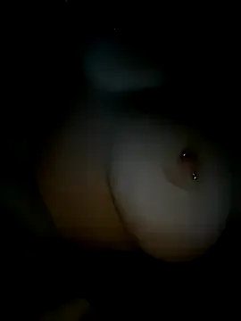 thanusi_2 – webcam model profile photo Image 10