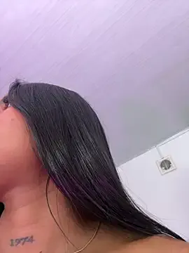 JuicyFruits93 – webcam model profile photo Image 4