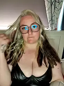 _redxxx – webcam model profile photo Image 8
