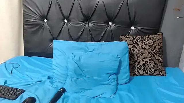 -teenytiny- – webcam model profile photo Image 3