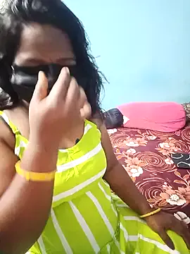 B_Bonya_m – webcam model profile photo Image 9