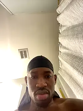 AllaTousNew – webcam model profile photo Image 10