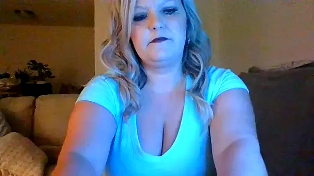 BigTits_Kitty – webcam model profile photo Image 5