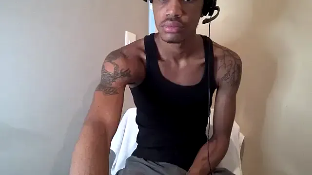 Almmaxxxx – webcam model profile photo Image 11