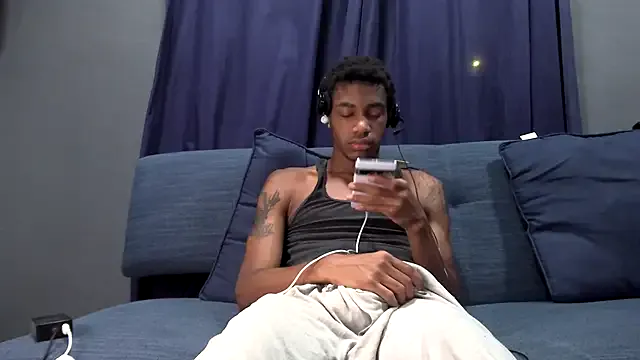 Almmaxxxx – webcam model profile photo Image 14