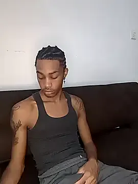 Almmaxxxx – webcam model profile photo Image 4