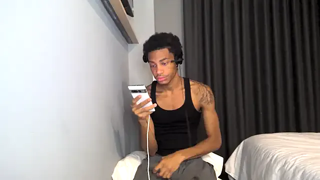 Almmaxxxx – webcam model profile photo Image 5