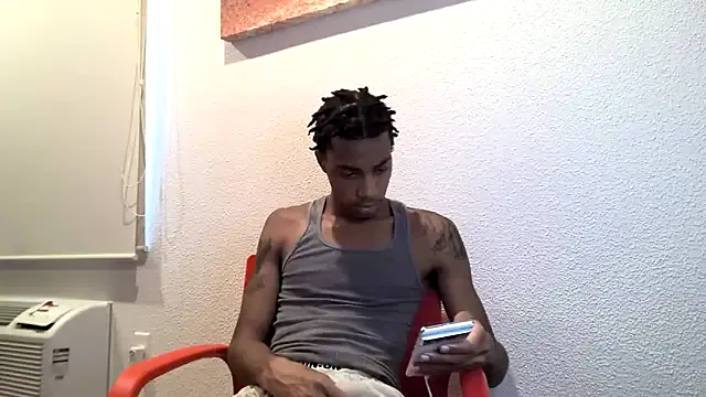 Almmaxxxx – webcam model profile photo Image 8