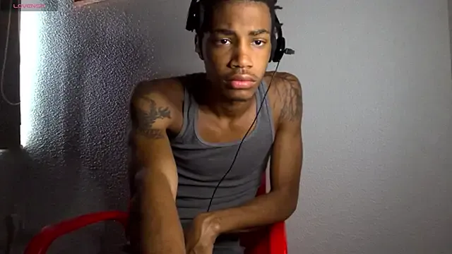 Almmaxxxx – webcam model profile photo Image 9