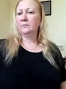 Awesomelusty – webcam model profile photo Image 5