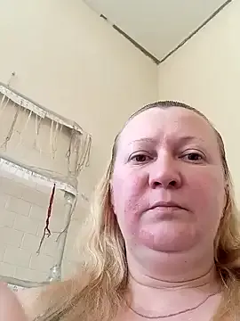 Awesomelusty – webcam model profile photo Image 9