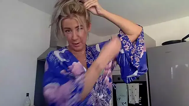 danblo – webcam model profile photo Image 6