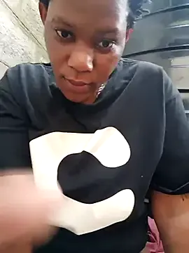 Tatoo_girl – webcam model profile photo Image 3