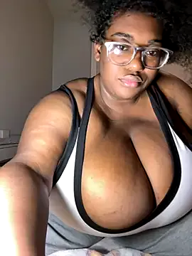 ami_katana – webcam model profile photo Image 4