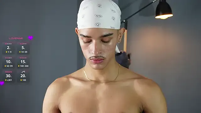 poutyselena – webcam model profile photo Image 10