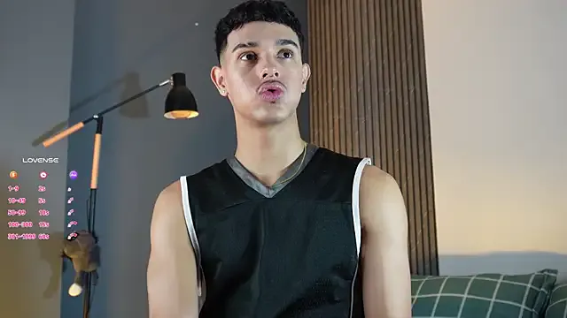 poutyselena – webcam model profile photo Image 11