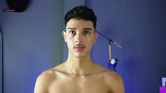 poutyselena – webcam model profile photo Image 14