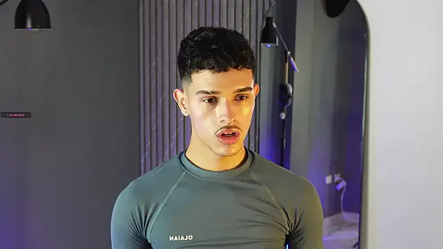 poutyselena – webcam model profile photo Image 17