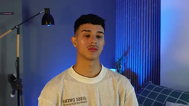 poutyselena – webcam model profile photo Image 2