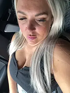 Bustyblondebabe32 Image 5