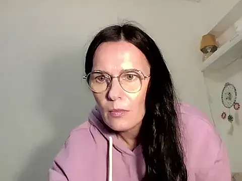 newwell – webcam model profile photo Image 11