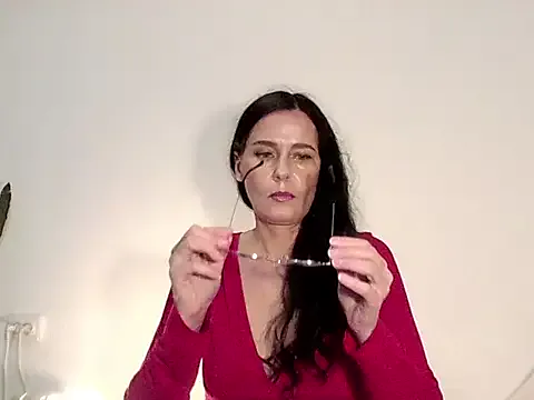 newwell – webcam model profile photo Image 12