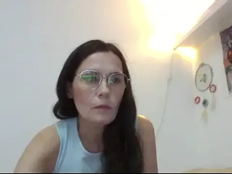 newwell – webcam model profile photo Image 2