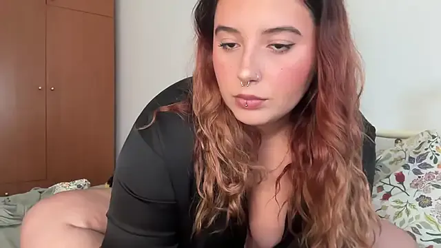 _Abril-Office1 – webcam model profile photo Image 9