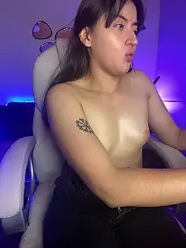 kira_mia – webcam model profile photo Image 5