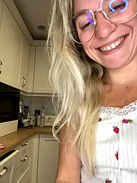 hotmilfbitch – webcam model profile photo Image 17