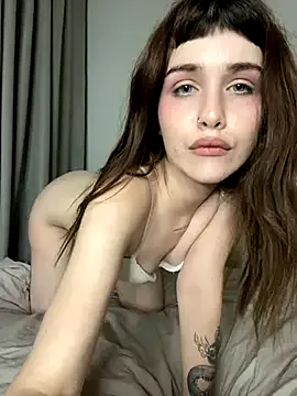 thanusi_2 – webcam model profile photo Image 10