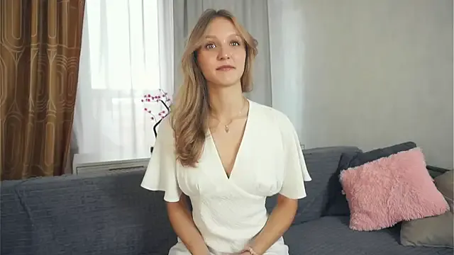 sladkoesolnishko – webcam model profile photo Image 2