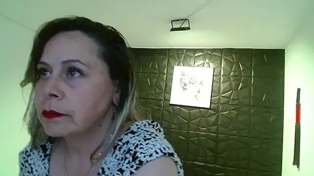 raveneusbiter – webcam model profile photo Image 13