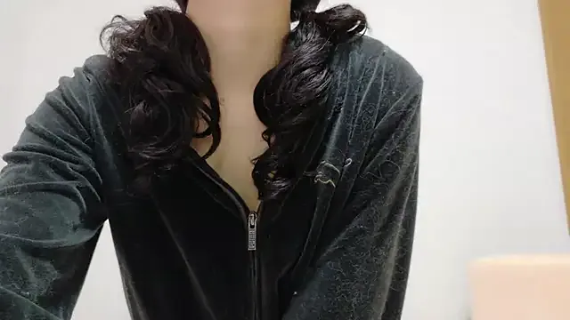 H_Kirachan – webcam model profile photo Image 12