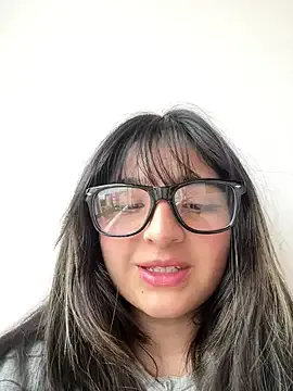aoi2011 – webcam model profile photo Image 2