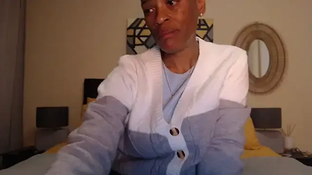 Elnonoykeila77 – webcam model profile photo Image 6