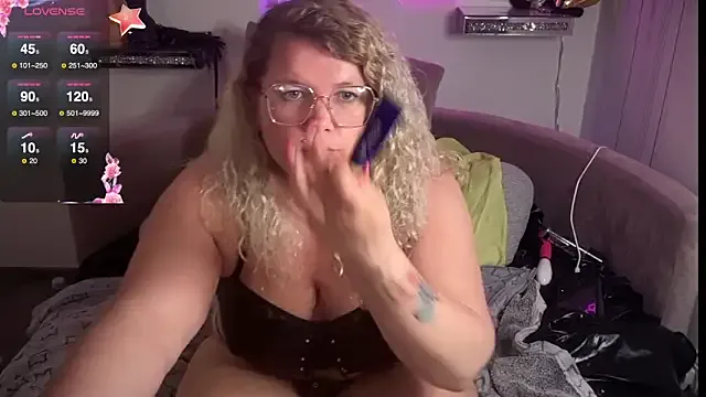 CurvyAnonymousGirl89 Image 2