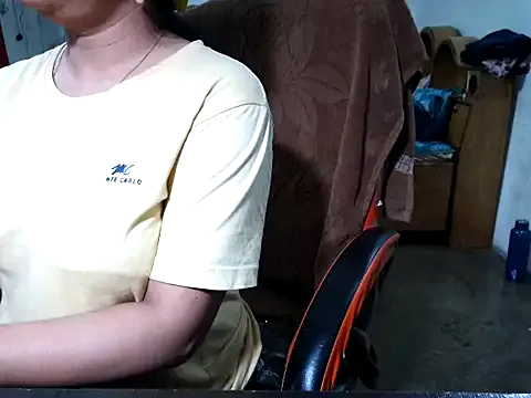 kathariine – webcam model profile photo Image 6