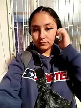 Mia-Minou – webcam model profile photo Image 4