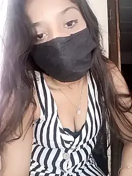 Yiyi-707 – webcam model profile photo Image 4