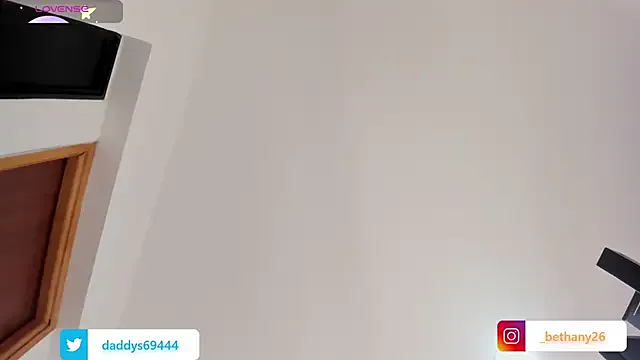 hotel_california_ – webcam model profile photo Image 5