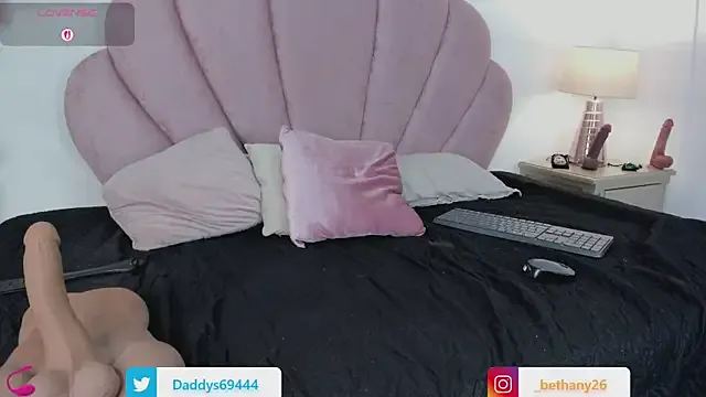 hotel_california_ – webcam model profile photo Image 7