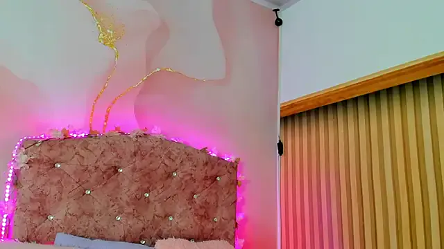 Rose_berry – webcam model profile photo Image 7