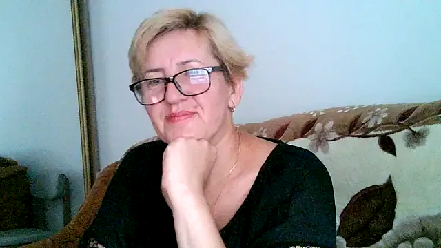 Sugarlina – webcam model profile photo Image 8