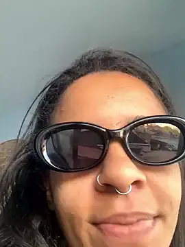 dovia – webcam model profile photo Image 12