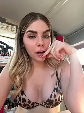 Sania-Love – webcam model profile photo Image 2