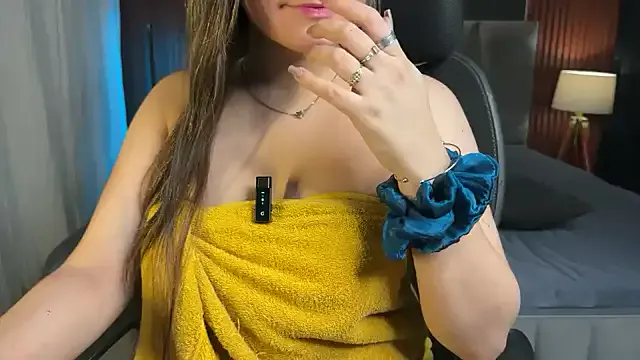 Crystallana – webcam model profile photo Image 15