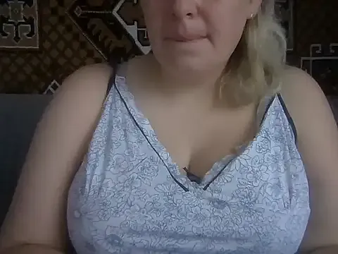 JuicyFruits93 – webcam model profile photo Image 14