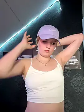 LeaLyenn – webcam model profile photo Image 3