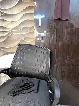 thanusi_2 – webcam model profile photo Image 10